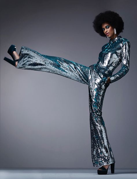 Head to toe sequins? Ill take it. | Andrea Huther is a Disco Queen in Grazia Netherlands Metallic Fashion Editorial, 79s Fashion, 70s Fashion Editorial, Moda Disco, Mode Disco, Look Disco, 70’s Disco, Metallic Fashion, Photographie Indie