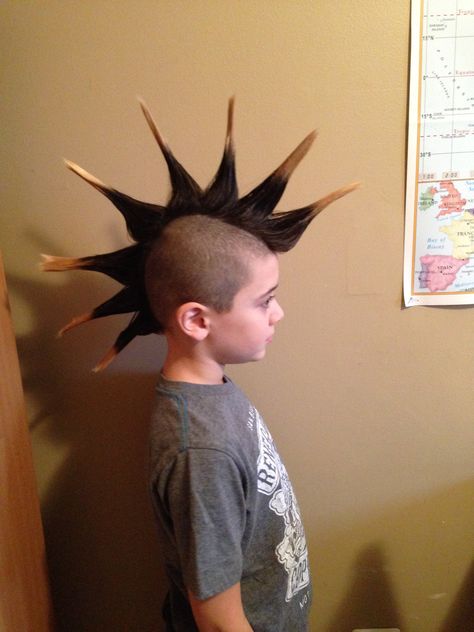 Fake Mohawk Hairstyles, Emo Mohawk, Boys With Mullets, Long Mohawk Hairstyles For Women, Mowhak Hairstyle Mens, Spiky Mohawk, Fake Mohawk, Spiked Mohawk, Mohawk Boys