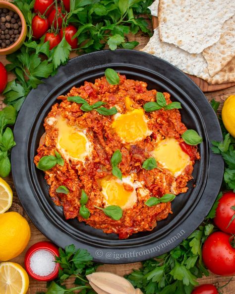 Persian Breakfast, Meals Around The World, Persian Food Recipes, Breakfast Like A King, Tomato Breakfast, Iranian Recipes, Iranian Cuisine, Tomato Dishes, Omelets Recipe