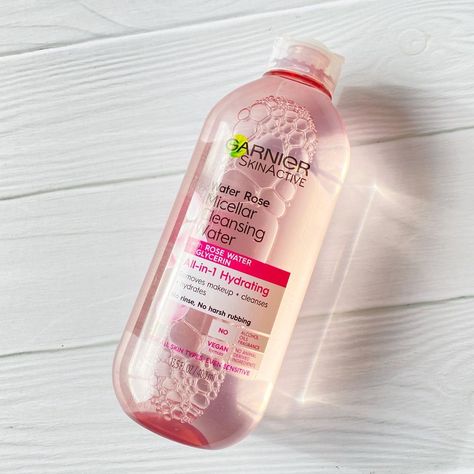 Più Bella by RG | Belleza on Instagram: “¡Que desmaquillarte no sea un problema en estas fechas! 😍💛 El Agua Micelar con Agua de Rosas de Garnier te acompaña para limpiar tu cutis…” December 30, Skin Texture, Rose Water, Dish Soap Bottle, Sensitive Skin, Shampoo Bottle, Solar, Skin Care, Skin