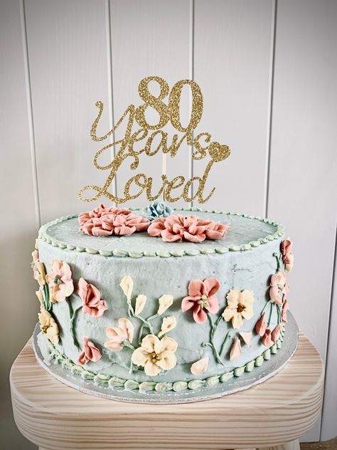 A blue cake with delicate flowers Fondant Floral Cake, Garden Party 80th Birthday, Birthday Themes For Grandma, 80th Birthday Cake For Women Elegant, 80th Birthday Party Ideas For Grandma Cake, 80th Birthday Cake Ideas For Grandma, 90 Birthday Cake Grandma, 80th Bday Cake, 80 Th Birthday Cake