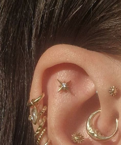 Single 14K Solid Gold Stud Earring, Diamond Star Solid Gold Stud Earring, Tiny Star Stud for Earlobe, Upper Earlobe & Conch - Etsy Ear Piercing Inspo Gold, Star Ear Piercings, Ear Piercing Ideas Gold, Conch Jewellery, Gold Ear Styling, Gold Ear Piercings, Ear Setup, Stud Aesthetic, Piercings Gold