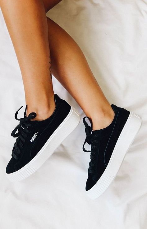 Sapatos | Tênis ♥ Puma Women Shoes, Tennis Shoe Outfits Summer, Sneaker Outfits, Tennis Shoes Outfit, Sneakers Fashion Outfits, Plaid Outfits, Latest Shoe Trends, Puma Suede, Puma Sneakers