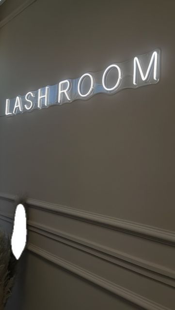 Black Lash Studio Decor, Lash Room Black Aesthetic, Lashes Salon Ideas, Lash Space Ideas, Beauty Studio Aesthetic, Eyelash Salon Decor, Small Lash Room Set Up, Lash Salon Ideas, Home Lash Studio