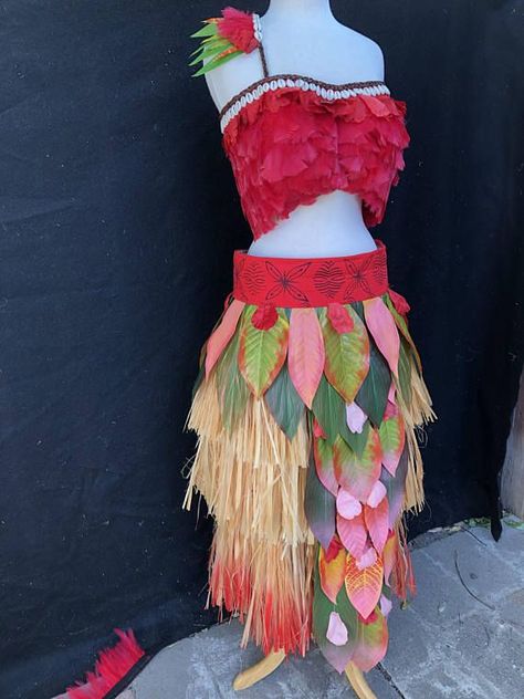 Moana Halloween Costume, Diy Flower Crown, Diy Glass Bottle Crafts, Glass Bottle Crafts, Hallows Eve, Moana, Bottle Crafts, Mascot Costumes, Portrait Drawing