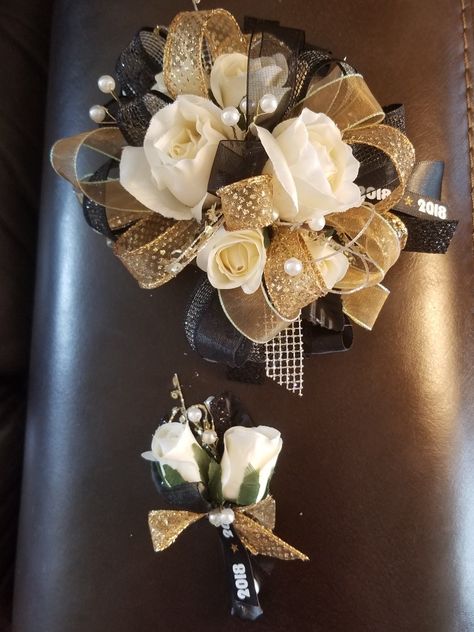 Gold Corsage Prom, Black And Gold Prom, White Jeans For Men, White Tuxedo Wedding, Prom Flowers Bouquet, Gold Corsage, Prom Flowers Corsage, Black Corsage, White Corsage