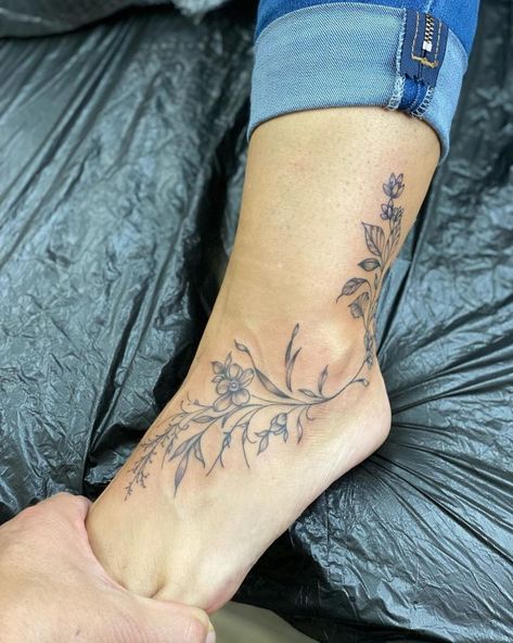 Lower Leg Wrap Around Tattoo, Ankle Lower Leg Tattoos, Leg Vine Tattoos For Women, Leg Tattoos Women Lower Calf, Cute Ankle Tattoos For Women, Tattoo Lower Leg, Lower Leg Tattoos Women, Small Foot Tattoo, Vine Foot Tattoos