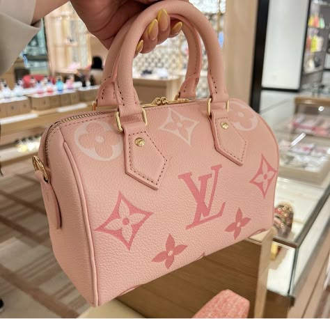 Pink Lv Bag, Louis Vuitton Aesthetic, Cute Hand Bags, Designer Handbags Louis Vuitton, Luxury Tote Bags, My Style Bags, Luxury Bags Collection, Diy Clothes And Shoes, Louis Vuitton Pink