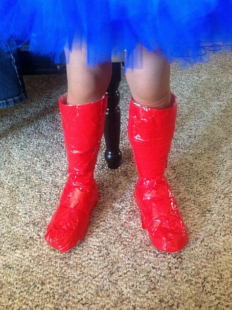 DIY kids super hero boots from duct tape! Duct Tape Boots, Superhero Boots, Diy Superhero Costume, Diy Superhero, Red Superhero, Boots Diy, Hallowen Ideas, Duct Tape Crafts, Superhero Kids