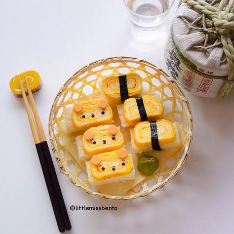 tamago 'sushi' sandwiches♡ Sushi Pop, Tamago Sushi, Sushi Co, Bento Lunchbox, Kawaii Bento, Happy Post, Buzzfeed Tasty, Sushi Sandwich, Buzzfeed Food