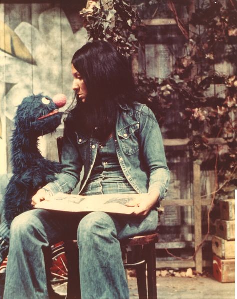 Buffy Sainte-Marie on Sesame Street. 40s Style, Michelle Trachtenberg, Joan Baez, The Blonde Salad, The Muppet Show, Sainte Marie, Double Denim, Jim Henson, Folk Music