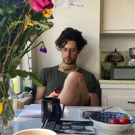 Hale Appleman Fan on Instagram: “Omg this photoooo 🤍🌸 . . . @halebofosho #eliotwaugh #haleappleman #themagicians #themagician #magic #magician #magicians #syfy…” Eliot Waugh Aesthetic, The Magicians Margo, Eliot The Magicians, The Magicians Characters, Positive Masculinity, Hale Appleman, Eliot Waugh, Jason Ralph, The Magicians Syfy