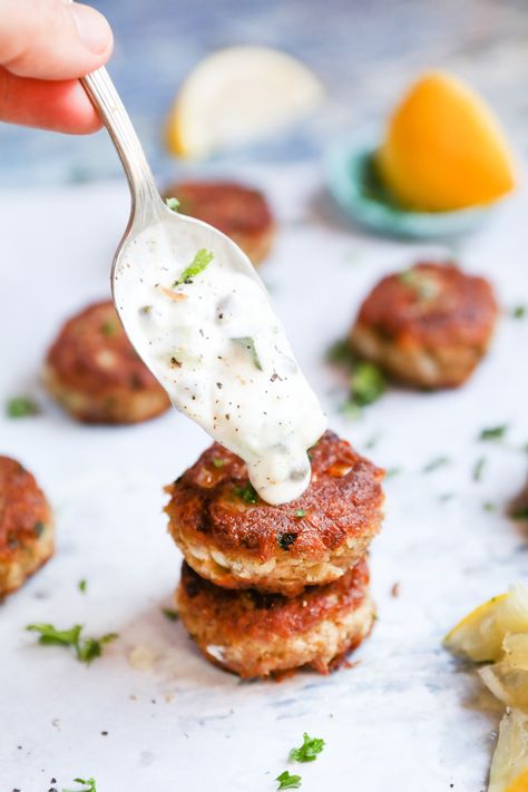 20-Minute Tuna Fish Cakes - Just Easy Recipes Tuna Cakes Easy, Easy Fish Cakes, Tuna Cakes Recipe, Tuna Fish Cakes, Fish Cakes Recipe, Tuna Cakes, Homemade Fries, Pantry Ingredients, Fish Cakes