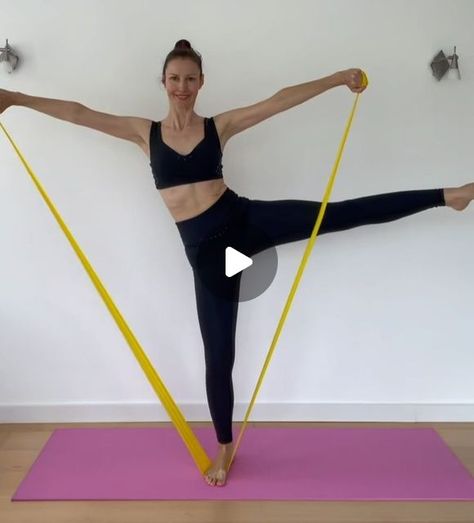 Theraband Workout, Stretches Flexibility, Workout Stretches, Theraband Exercises, Pilates Fitness, Pilates Workout, Full Body, Pilates, Yoga