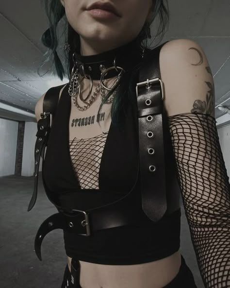 Riddim Aesthetic, Leather Alt Outfits, Punk Rave Clothing, Punk Style Black Harness For Night Out, Emo Rave Fit, Goth Festival Outfit, Punk Rave Outfits, Cl Outfits, Metal Festival Outfit