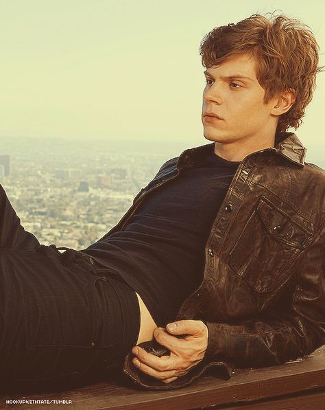 Evan Peters ahs Peter Evans, Evan Peters American Horror Story, American Horror Stories, American Horror Story 3, Moustaches, Evan Peters, The Perfect Guy, Emma Roberts, Attractive People