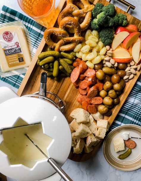 Fondue Board, Cold Cider, How To Cook Gnocchi, Fondue Party, Grazing Board, Fondue Recipes, Melty Cheese, Ring In The New Year, Italian Bread