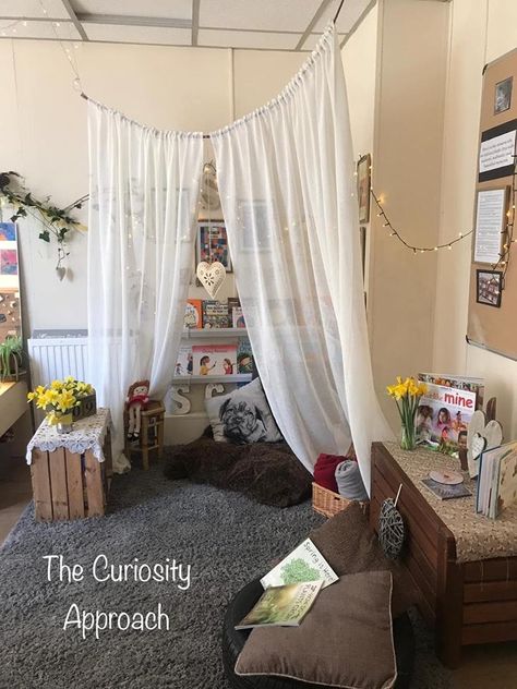 Reading Den, Natural Classroom, Reading Corner Classroom, Reggio Emilia Classroom, Curiosity Approach, Reggio Inspired Classrooms, Eyfs Classroom, Reggio Classroom, Preschool Rooms