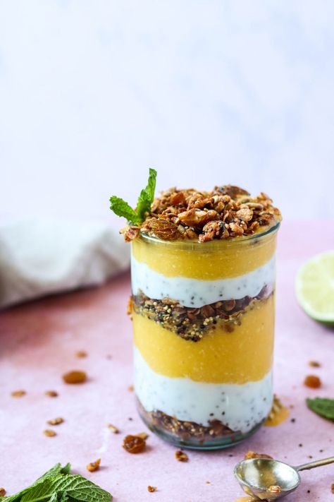 Breakfast Parfait Recipes, Coconut Breakfast, Breakfast Parfait, Brunch At Home, Vegan Brunch Recipes, Vegan Breakfast Easy, Parfait Breakfast, Parfait Recipes, Vegan Brunch