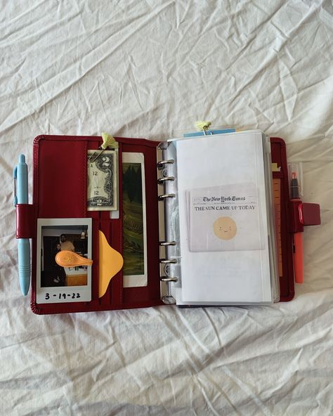 ✨Working on getting settled into the Filofax Metropol🗒️☕️✏️🪷✨ #planners #planning #dailyplanner #plannerobssessed #plannerobsession #planning #plannercommunity #planneraddict #plannerlife #plannerlifestyle #filofax #plannerinspo #personalsizeplanner #functionalplanning #dailyplanning #plannerlife #plannerinspiration #plannerlifestyle #ringsplanner #planner #dailyplanning #dailyplanners #plannerinspo #plannerinserts #plannerinspiration #plannerflipthrough #filofaxcommunity #filofax #serplans ... Filofax Pocket Planner, Filofax Inspiration, Lifestyle Planner, Filofax Personal, Mini Planner, Pretty Journals, Study Stationery, Commonplace Book, Planner Obsessed