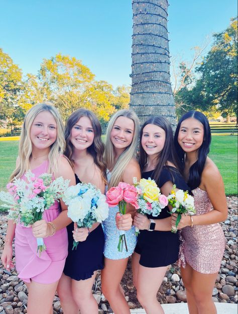 #preppy #vsco #preppyfilter #preppydress #preppyhoco #hoco #hocodress #dress #heels #pink #pic #pose #friends #bouquet Hoco Pics With Bouquet, Hoco Poses With Bouquet, Hoco Pics Aesthetic, Homecoming Poses With Date Best Friends, Hoco Poses Best Friends Group, Hoco Pic Inspo Friends, Hoco Group Pictures, Hoco Flowers Bouquet, Homecoming Bouquet Ideas