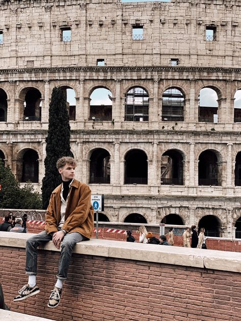 Rome Photo Ideas Men, Male Influencer Aesthetic, Fountain Poses, Rome Picture Ideas, Rome Photoshoot, Greece Photoshoot, Photoshoot In Rome, Rome Pictures, Rome Photography