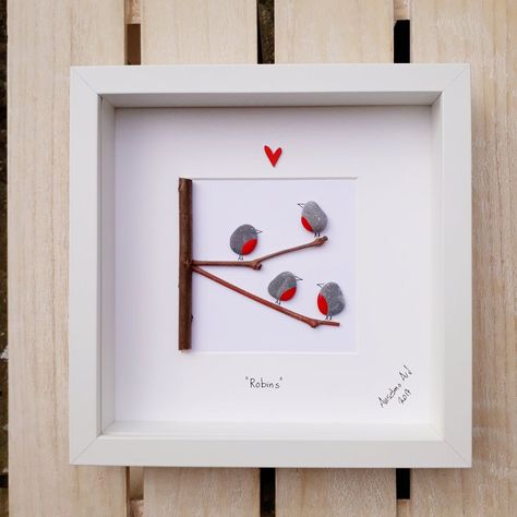 Copper Anniversary Gifts, Christmas Picture, 7th Anniversary Gifts, Family Presents, Pebble Pictures, Robin Bird, Family Frames, Art Birthday, Rock Crafts