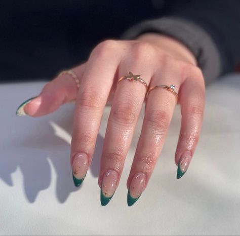 Emerald Almond Nails, Emerald Green Nails Acrylic, Green Almond Nails, Fall Nails 2023, Classy Almond Nails, Quince Nails, Holloween Nails, Emerald Nails, Nails Fall Nails