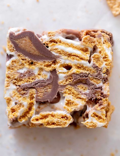 Easy Beach Desserts, Golden Grahams Smores, Golden Graham Treats, Peanut Butter Smores Bars, Golden Graham Smores, Golden Grahams Smores Bars, Bars With Peanut Butter, Baked Bars, Mini Peanut Butter Cups