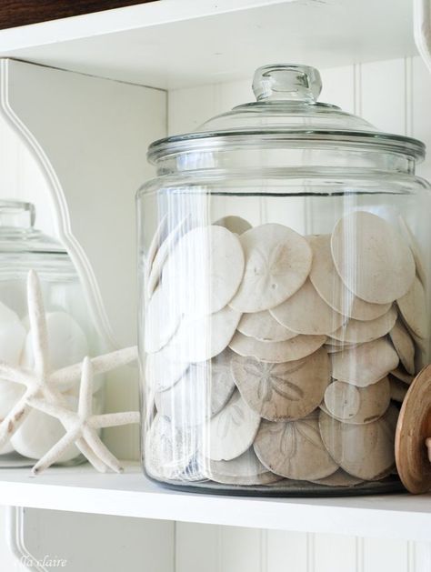 DIY bathroom linen shelves. Beach theme sand dollars and starfish glass jar display simple #afflink clean Deco Marine, Fresh Farmhouse, Dream Beach Houses, Beach Room, Regal Design, Sand Dollars, Coastal Living Rooms, Beachy Decor, Beach House Interior