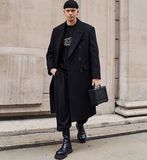 Classy Men Outfits, Monochromatic Outfit Winter, Oversized Outfit Men, Gentleman Style Outfits, Streetwear Boots, Turtleneck Outfit Men, Streetwear Outfit Men, Gentleman Fashion, Techno Outfit