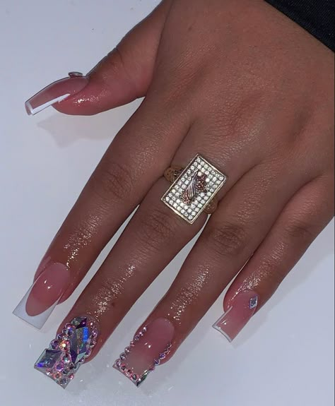 Short Blinged Out Nails, Pink Bling Nails, Nails Design With Rhinestones, White Acrylic Nails, Dope Nail Designs, French Acrylic Nails, Short Square Acrylic Nails, Long Acrylic Nails Coffin, Short Acrylic