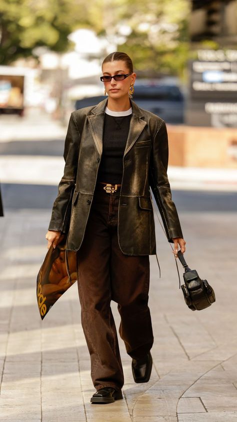 Brown Leather Bag Outfit, Blazer Outfit Ideas, Fall Fashion Staples, Long Denim Shorts, Outfits To Try, Black Patent Pumps, Suede Blazer, It Bag, Blazer Outfit