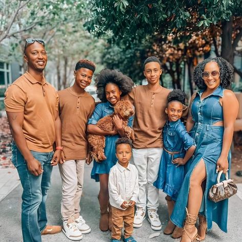 Rust And Denim Family Pictures, Fall Christmas Pictures Family, Family Fall Pics Outfits, Family Pics 5 People, Black Family Fall Photoshoot Outfits, Family Of 6 Christmas Pictures Outfits, Family Outfits Photoshoot, Sibling Fall Photoshoot Outfits, Formal Fall Family Photos