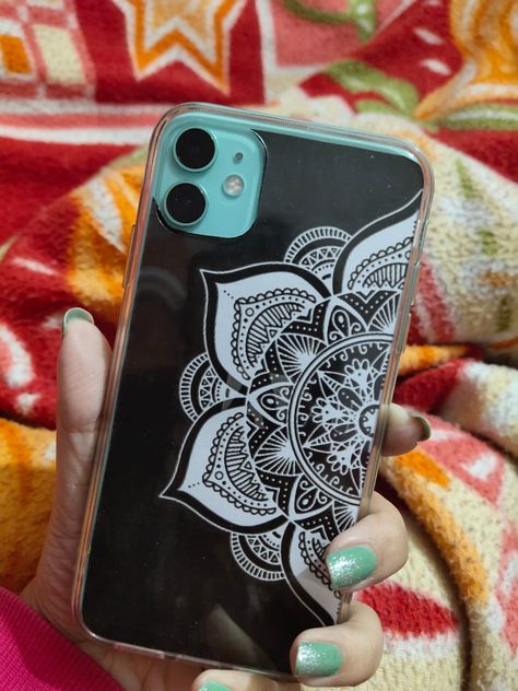 DIY phone cover- Mandala design #mandala #cover #phone Mandala Art On Phone Cover, Mandala Phone Cover, Homemade Mobile, Mandala Phone Case, Mandala Case, Back Cover Design, Phone Case Diy Paint, Illustration Journal, Alpona Design