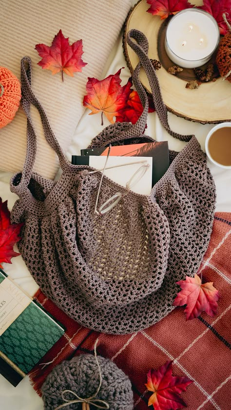 Crochet Fall Bookshop Market Bag Pattern - Just Be Crafty Tote Crochet, Cozy Crochet Patterns, Crochet Market, Crochet Twist, Crochet Bag Pattern Free, Crochet Market Bag, Bag Pattern Free, Crochet Fall, Market Bags