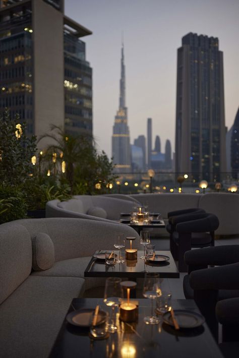 Luxury Outdoor Restaurant, Four Seasons Dubai, Sky Lounge Design Rooftop Bar, Rooftop Bar Design Lounges, Rooftop Bar Aesthetic, Dubai Rooftop, Dubai Difc, Bar Lighting Design, Rooftop Bar Design