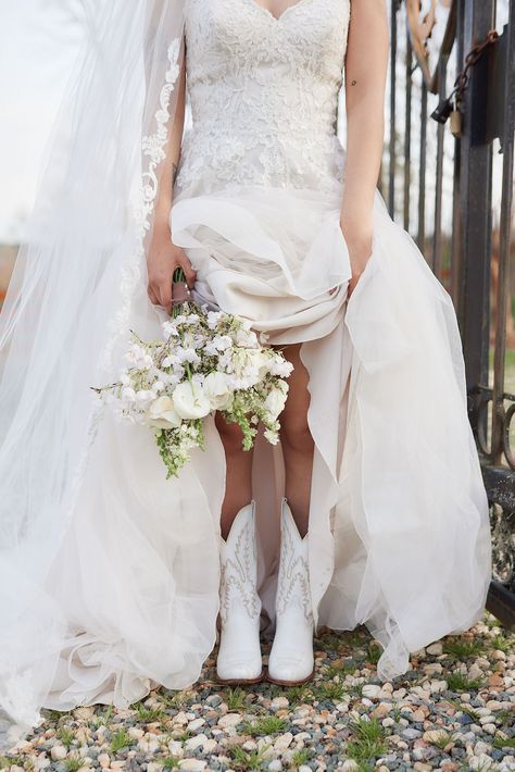 White Bride Boots, Wedding White Cowboy Boots, Bride Wearing Boots, Bride In Cowboy Boots, Bride In Boots, Weding Boots, Bride With Cowboy Boots, White Wedding Cowgirl Boots, White Cowgirl Boots Wedding