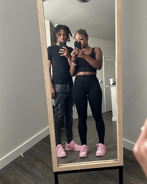 Black Couple Outfits Matching, Couple Outfits Matching, Girlfriend And Boyfriend Goals, Relationship Pics, Couple Matching Outfits, Cute Couple Outfits, Girlfriend Goals, Black Love Couples, Couple Goals Teenagers