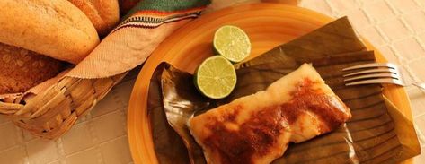 Traditional Guatemalan Tamales ( and recipe ) - Spanish Academy Antiguena Tamales Guatemaltecos, Guatemalan Tamales, Easy Tomato Salsa, Guatemalan Desserts, Guatamalan Recipes, Corn Tamales, Mexican Tamales, Guatemalan Recipes, Puerto Rican Dishes