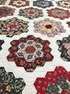 Hexagon Quilts Ideas, Hexie Quilts Patterns, Grandmothers Flower Garden Quilt, Hexagon Quilt Pattern, Hexagon Patchwork, Hexagon Quilts, Flower Garden Quilt, Hexie Quilt, English Paper Piecing Quilts