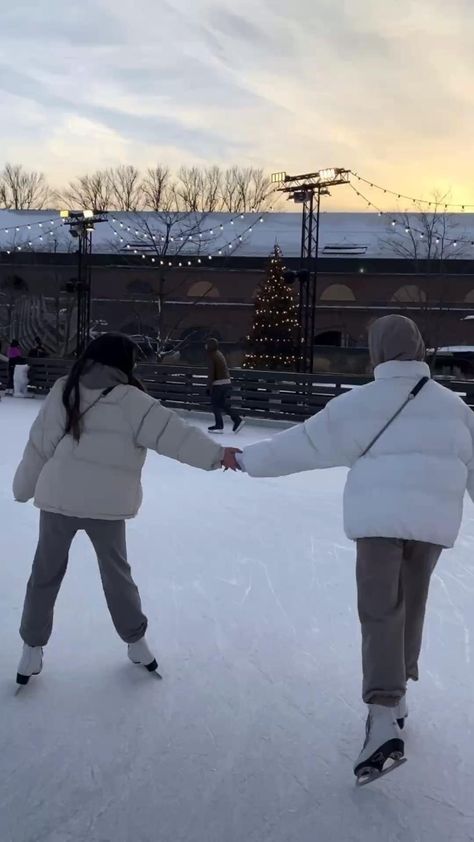 Photos Bff, Skating Aesthetic, Shotting Photo, Aesthetic Couple, Winter Inspo, I Love Winter, Ice Rink, Winter Photos, Christmas Feeling