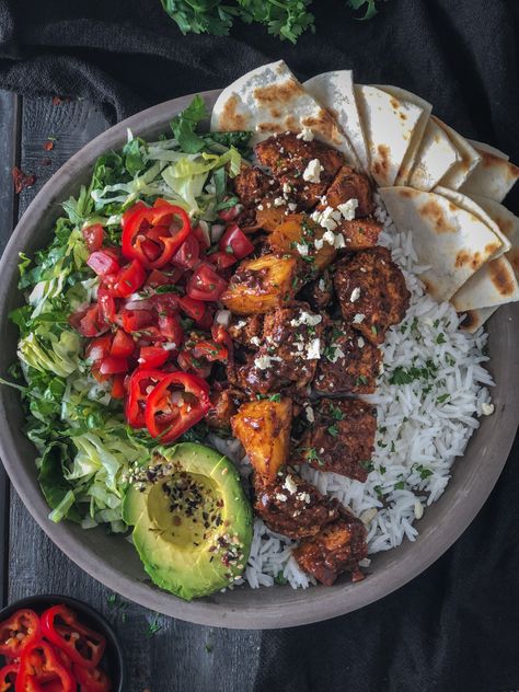 Buddha Bowl Ideas, Tofu Pineapple, Tofu Buddha Bowl, Sweet Tofu, Buddha Bowl Vegan, Sweet Potato Lentil Curry, Pineapple Bowl, Buddha Bowls Recipe, Vegan Buddha Bowl