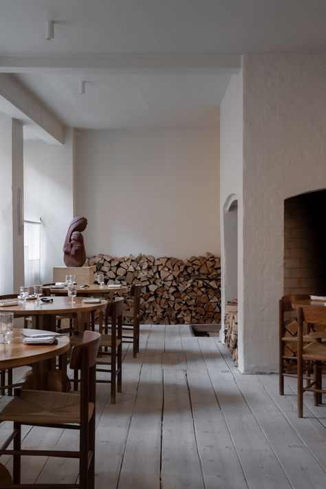 Restaurant Bobe in Copenhagen, Denmark | Restaurant Review Nordic Restaurant Design, Restaurant Architecture Concept, Family Restaurant Interior Design, Denmark Restaurant, Copenhagen Restaurant, Scandinavian Restaurant, Restaurant Reception, Minimalist Restaurant, Nordic Restaurant