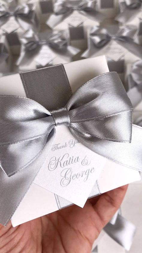 Favor Boxes Wedding, Silver Wedding Favors, Wedding Favor Gift Boxes, Bridal Gift Box, Wedding Crafts Diy, Satin Ribbon Bow, Wedding Order, Creative Gift Wrapping, Wedding Gift Boxes