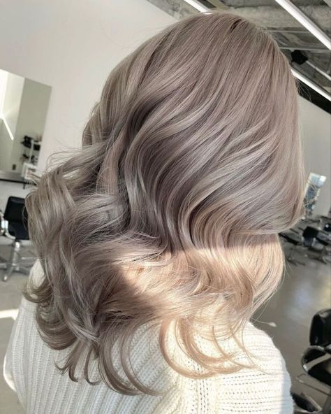 Hair Color Ideas Korean, Beige Blonde Hair, Korean Hairstyles, Beige Hair, Korean Hair Color, Inspo Hair, Ash Hair Color, Hair Streaks, Blonde Hair Inspiration