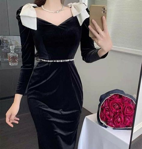 Black And White Long Dresses, Derby Outfits, Cute Dresses For Party, Elegant Outfit Classy, Draping Fashion, Soiree Dress, Women Dresses Classy, Elegant Dresses Classy, Dress Design Sketches