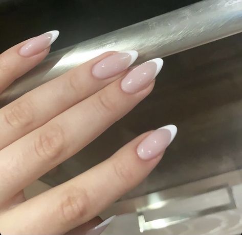 French Tip Nails Classic, French Nails Design, White French Tip Nails, Ombre French Nails, Reverse French, Nails Classic, Glitter Tips, White French Tip, Basic Nails