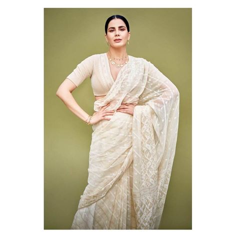 Stunning Saree Ideas To Take From Actress Kirti Kulhari White Jamdani Saree Look, Kirti Kulhari, Plunging Neckline Blouse, Velvet Suit Design, Saree Ideas, Sari Blouse Designs, Party Sarees, Saree Blouse Patterns, White Saree