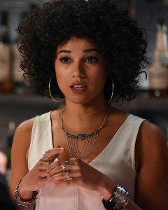 Shadowhunters Maia Roberts Maia Roberts, Shadowhunters Tv Series, Alisha Wainwright, Popular Book Series, Isabelle Lightwood, Matthew Daddario, Female Character Inspiration, Long Red Hair, Jamie Campbell Bower